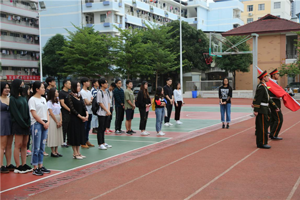 公司举行升旗仪式并开展“弘扬核心价值观，争当中国梦践行者”倡议活动