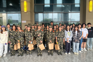 【人文青年】tyc41183太阳成团委开展新生军训慰问活动